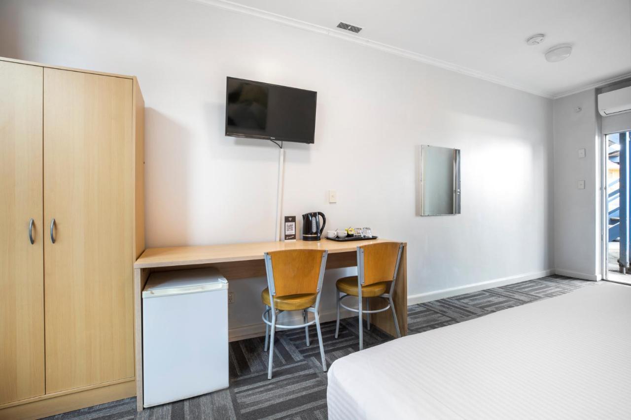 Meadow Inn Hotel-Motel Melbourne Exterior photo