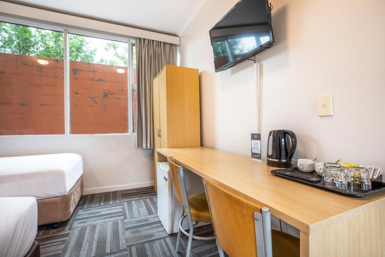 Meadow Inn Hotel-Motel Melbourne Exterior photo