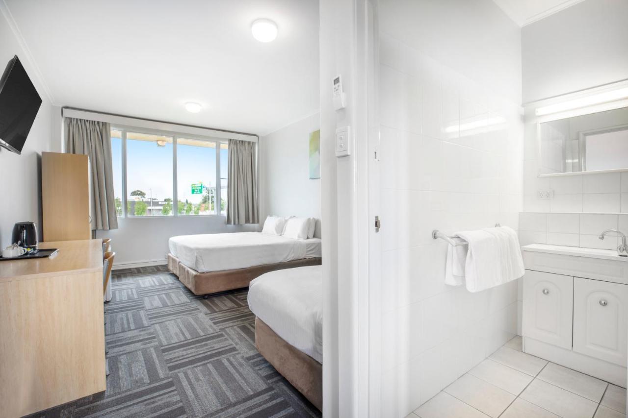 Meadow Inn Hotel-Motel Melbourne Exterior photo