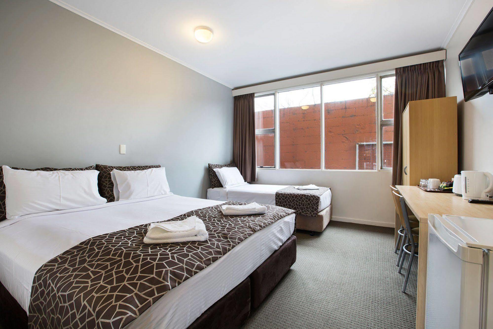 Meadow Inn Hotel-Motel Melbourne Exterior photo